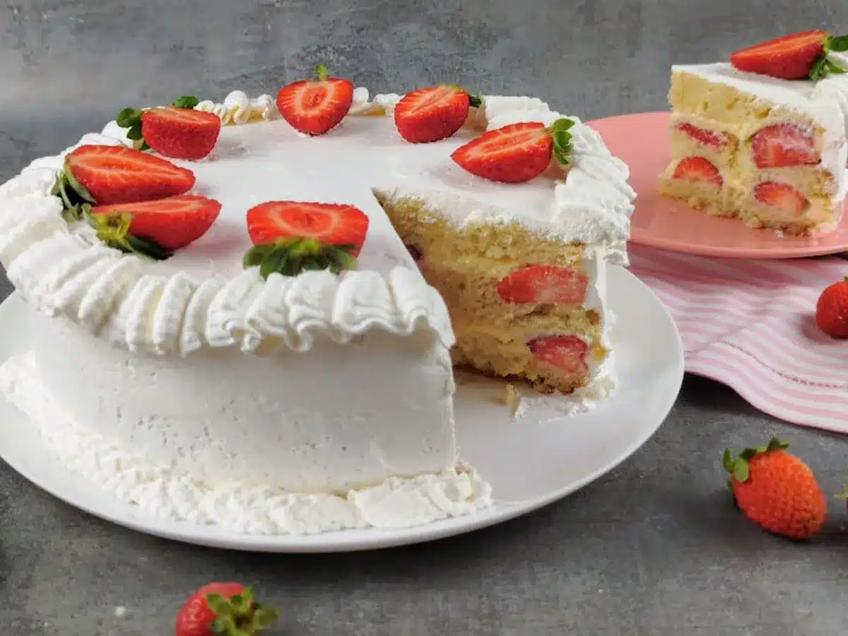 bolo-de-aniversario-confeitado