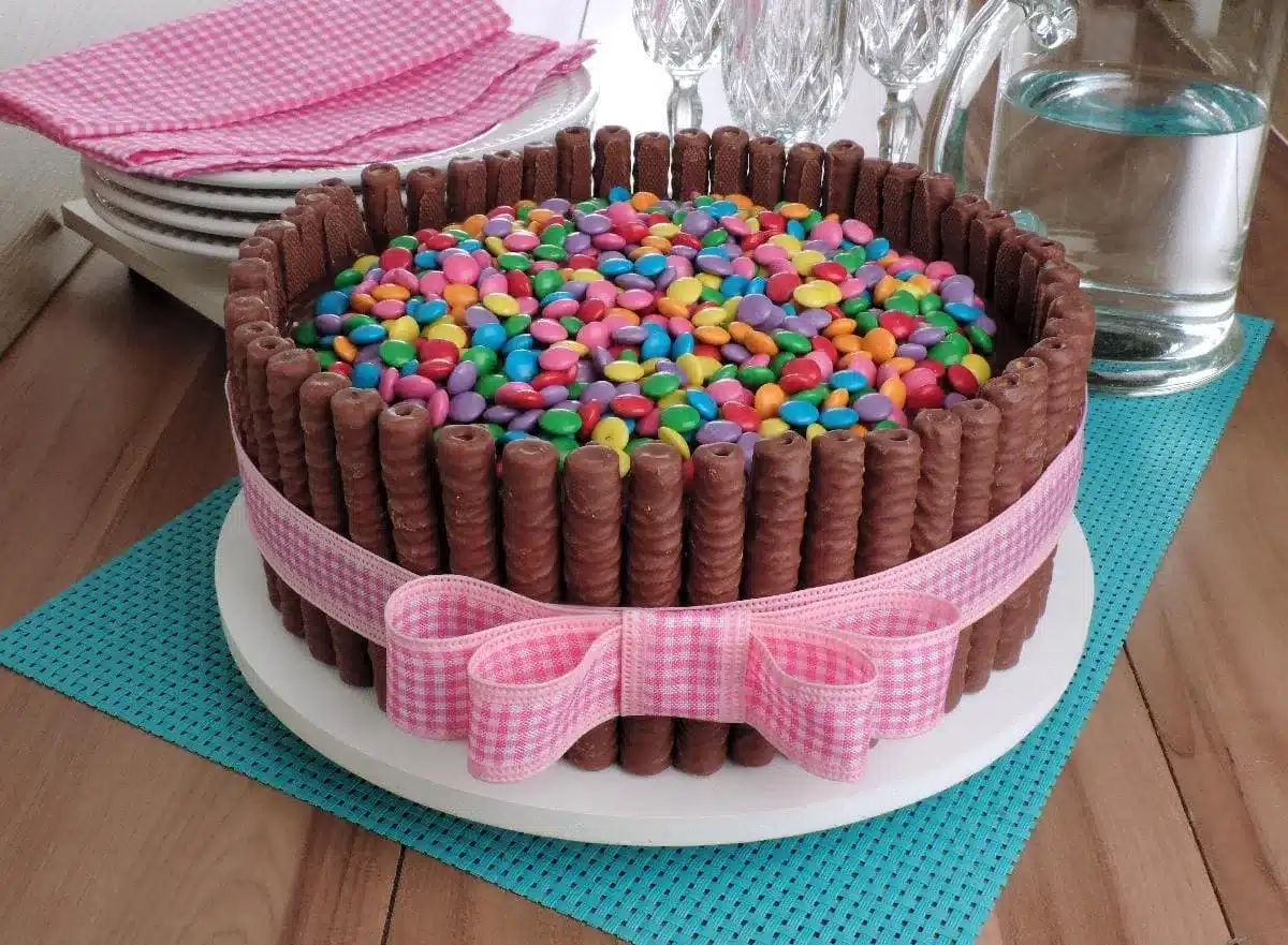 bolo-de-chocolate-confeitado-50853