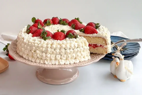 bolo-confeitado-de-morango